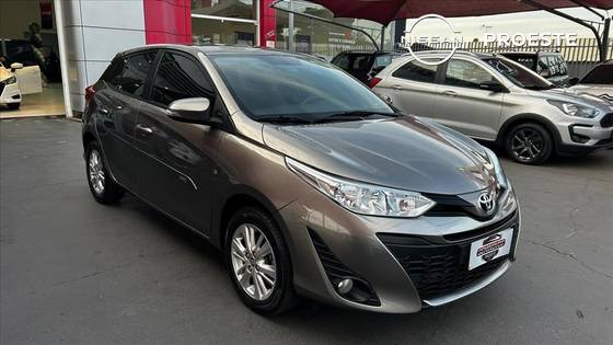 TOYOTA YARIS 1.3 16V FLEX XL MANUAL TOYOTA YARIS 1.3 16V FLEX XL MANUAL